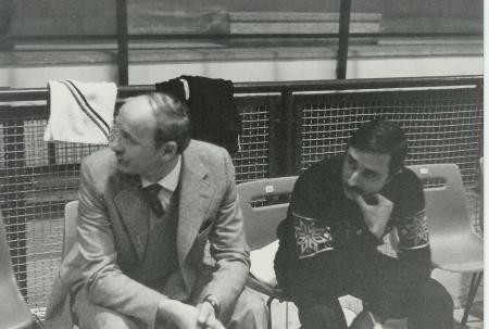 Pallavolo Novara serie B1 1986 - In panchina il dirigente Signorelli e l’allenatore Barbagallo.